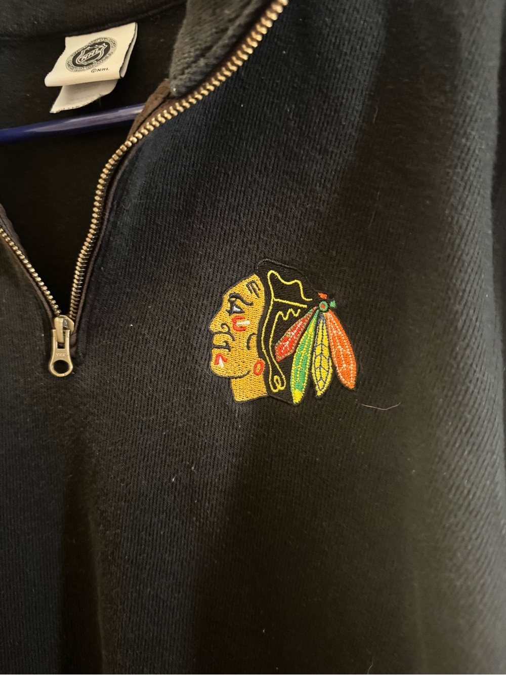 NHL Black Quarter-Zip Pullover with Multicolor Chicago Blackhawks Logo - Picture 3 of 6